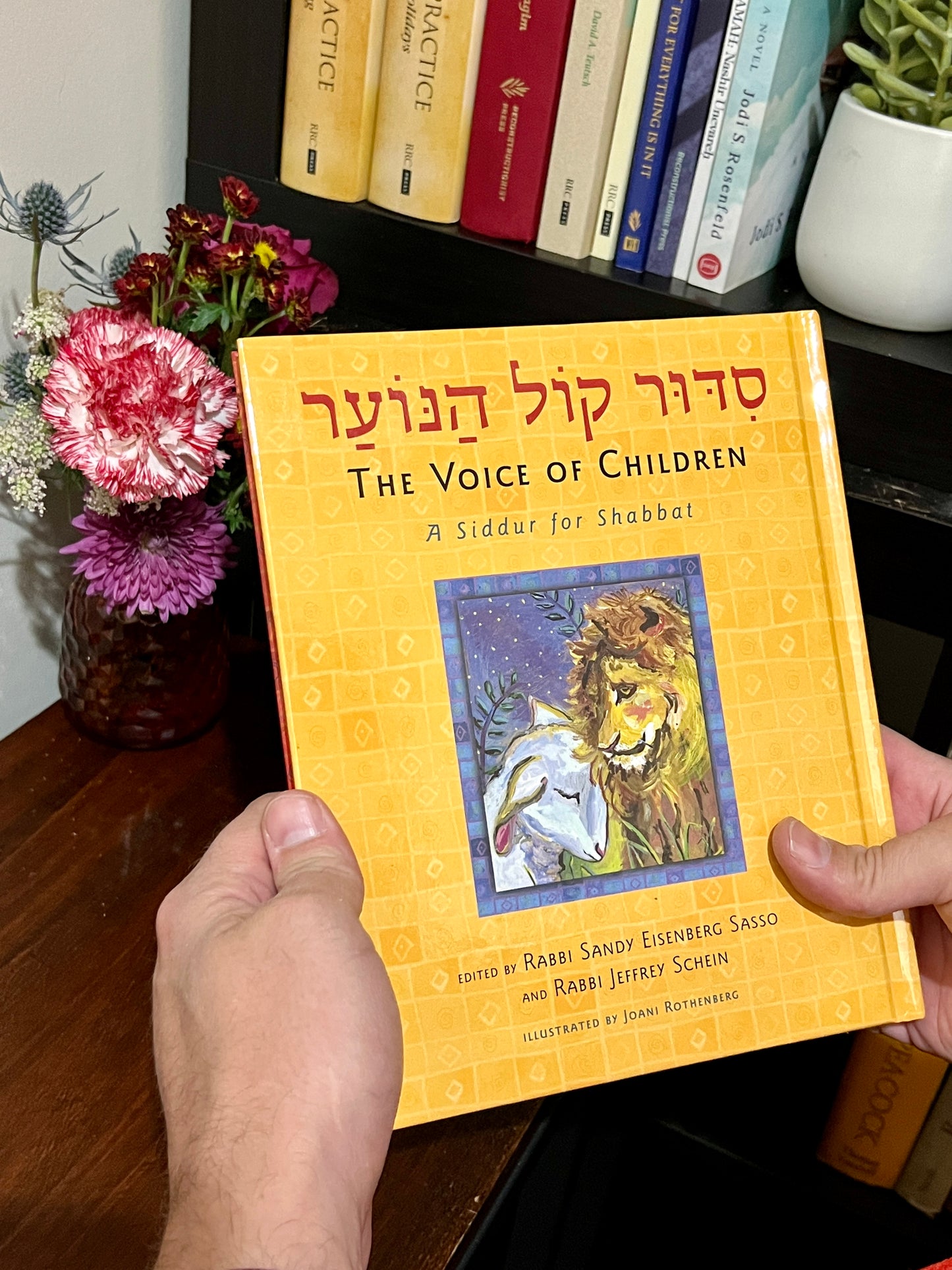 Siddur Kol Ha'Noar: The Voice of Children (Transliterated)